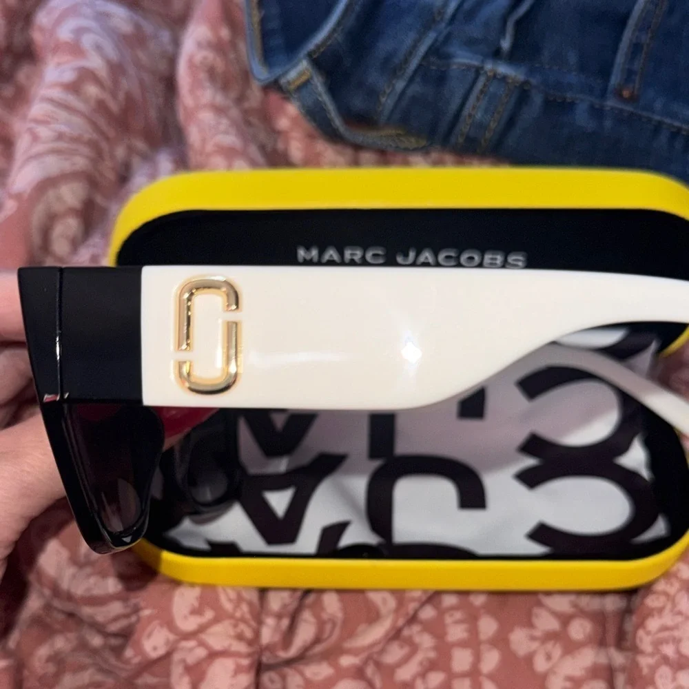 Marc Jacobs Sleek Black Sunglasses